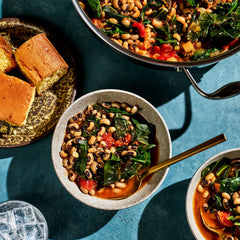 Smoky Vegetarian Black-Eyed Peas – HexClad Cookware EU