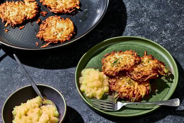 German Potato Pancakes with Apple Compote (Kartoffelpuffer mit Apfelmus)
