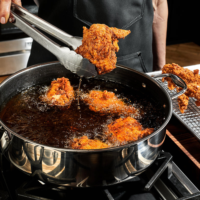 6.6 Litre Hybrid Deep Sauté Pan/Chicken Fryer with Lid | HexClad EU