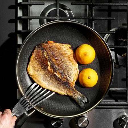 HexClad hybride pan van 30 cm